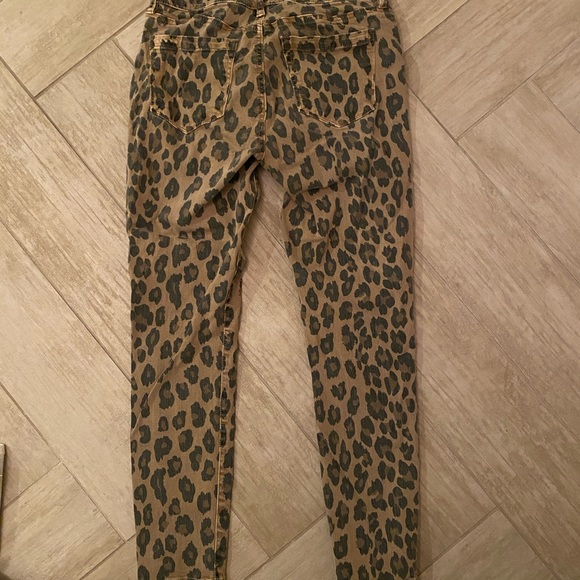 Cheetah Jeans - Picture 4 of 5